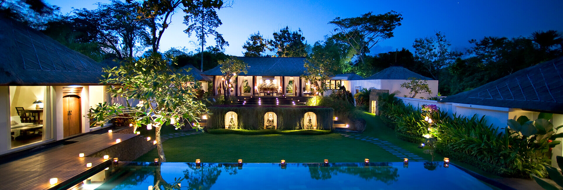 Villa Simona Oasis - The villa and pool at night
